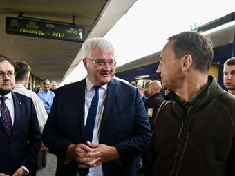 Ο Πολωνός ΥΠΕΞ και ο πρίγκιπας Χάρι πραγματοποιούν επισκέψεις στο Κίεβο