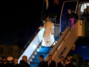 Ο Πάπας Λέων ΙΔ  επισκέπτεται σήμερα το Λίβανο, στόχο ισραηλινών επιδρομών, για να απευθύνει έκκληση για ειρήνη