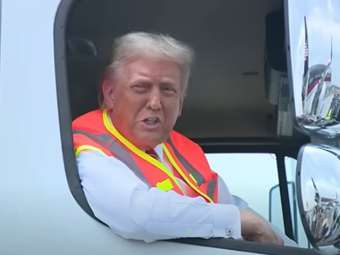 Τραμπ: Απάντηση στα "σκουπίδια" του Μπάιντεν με απορριματοφόρο