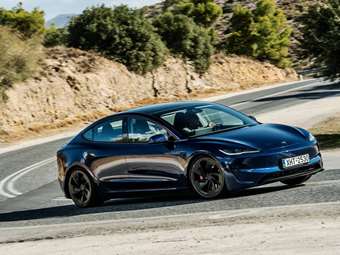 Δοκιμή Tesla Model 3 Performance: Ένα δαιμονισμένο οικογενειακό αυτοκίνητο
