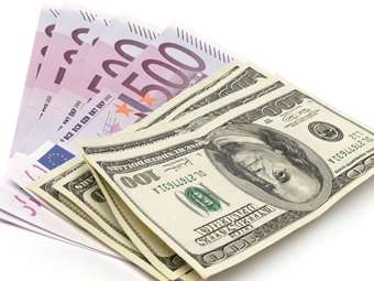 Σε υψηλό έτους το ευρώ έναντι του δολαρίου, λόγω πιθανής πιο επιθετικής μείωσης επιτοκίων από τη Fed