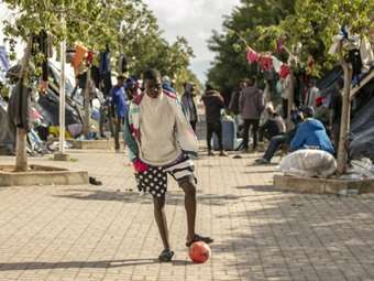 Τυνησία: Περίπου 30 μετανάστες διασώθηκαν από μια πλατφόρμα άντλησης φυσικού αερίου