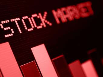 Οι αμφιβολίες για τα επιτόκια έριξαν τη Wall Street