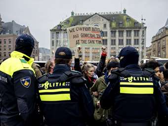 Κατάρρευση πολυκατοικίας στη Χάγη: Οι αρχές της Ολλανδίας υποπτεύονται εγκληματική ενέργεια