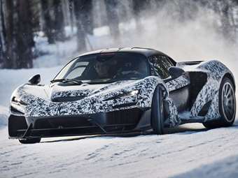 Δείτε την McLaren W1 να ντριφτάρει στο χίονι (video)