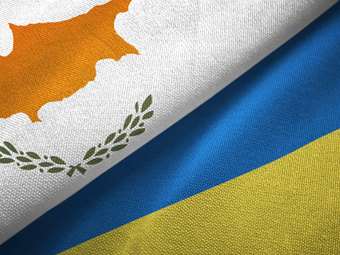 Συνάντηση των υπουργών Άμυνας της Κύπρου και της Ουκρανίας στη Λευκωσία