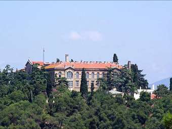 Τουρκικά ΜΜΕ: Η συζήτηση για το άνοιγμα της Θεολογικής Σχολής της Χάλκης προχωρά "πιο αποφασιστικά" από πριν