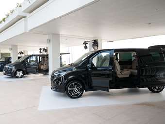 Νέες Mercedes V-Class και EQV: Στην Ελλάδα οι μοναδικές πολυθέσιες λιμουζίνες
