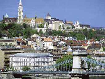 Moody’s: Yποβαθμίζει την προοπτική του αξιόχρεου του δημοσίου της Ουγγαρίας