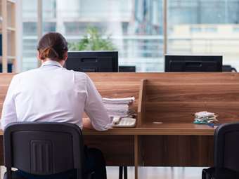 Τι αλλάζει στα επιδόματα το 2025 - Τα κριτήρια και τα ποσά