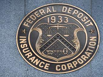 SVB: Αγώνας δρόμου από την FDIC για να επιστρέψει ορισμένες ανασφάλιστες καταθέσεις τη Δευτέρα