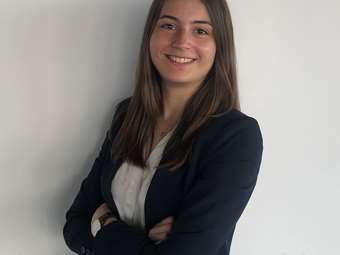 Laurine Pividal (Coface): Γιατί αξιολογούμε το ρίσκο της ελληνικής οικονομίας μικρότερο της ιταλικής