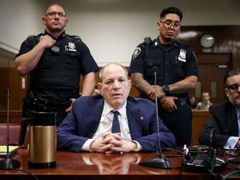 Χάρβεϊ Γουάινστιν: Ένοχος για σεξουαλική επίθεση κατά την επανεκδίκαση της υπόθεσης