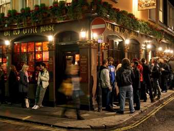 Ιρλανδικές παμπ: Αβέβαιο μέλλον σε μια νηφάλια κοινωνία