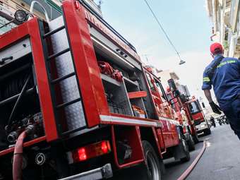 Υπό μερικό έλεγχο η φωτιά σε επιχείρηση στο Αιγάλεω - Αποκαταστάθηκε η κυκλοφορία στους γύρω δρόμους