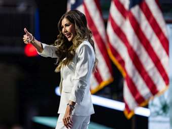 Ο Τραμπ επέλεξε την κυβερνήτρια της Νότιας Ντακότα Κρίστι Νόεμ για τη θέση της υπουργού Εσωτερικής Ασφάλειας