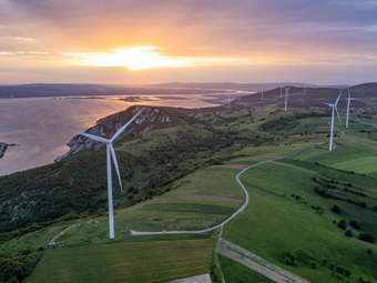 ΔΕΗ: Επενδυτική επιτάχυνση στις ΑΠΕ – Σε τροχιά επίτευξης των στόχων για το 2025