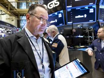 Θετικά πρόσημα στη Wall με τον S&amp;P 500 να φλερτάρει με ρεκόρ