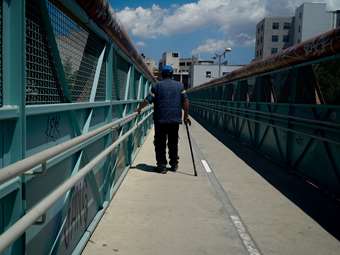 Με αυξανόμενο ρυθμό γερνάει ο πληθυσμός - Μέχρι το 2060 το 34% των πολιτών στην Ελλάδα θα είναι άνω των 65 ετών