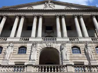 Τράπεζα της Αγγλίας: Αμετάβλητα τα επιτόκια με οριακή πλειοψηφία 5-4