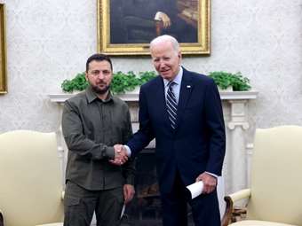 Λευκός Οίκος: Την πολεμική στρατηγική στην Ουκρανία θα συζητήσουν σύντομα Μπάιντεν-Ζελένσκι - Νέο πακέτο βοήθειας των ΗΠΑ