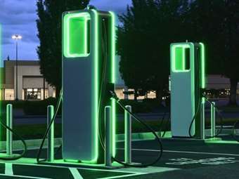 Σε ποια περιοχή υπάρχουν περισσότεροι φορτιστές από πρατήρια καυσίμων