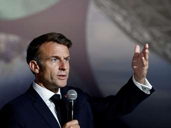 Μακρόν: Αν ο Πούτιν δεν συναντηθεί με τον Ζελένσκι έως τη Δευτέρα, θα έχει εξαπατήσει τον Τραμπ