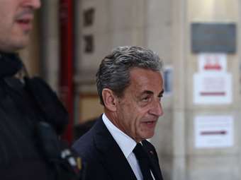 Σαρκοζί: Ποινή κάθειρξης 7 ετών ζητούν οι εισαγγελείς για τη χρηματοδότηση της εκστρατείας του από τη Λιβύη