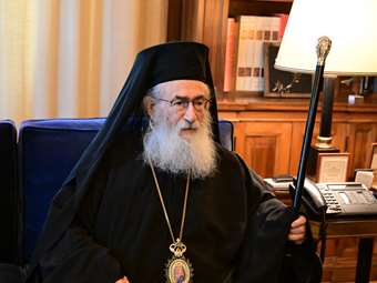 Έφτασε στην Αθήνα από τη Μονή Σινά ο αρχιεπίσκοπος Δαμιανός