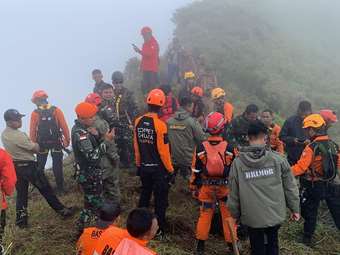 Ινδονησία: Εντοπίστηκε άψυχο σώμα επιβάτη από το αεροσκάφος που συνετρίβη