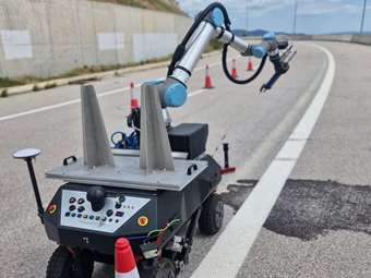 Ολυμπία Οδός: Δείτε αυτόνομο ρομπότ να κάνει επισκευές μόνο του στο οδόστρωμα! (video)