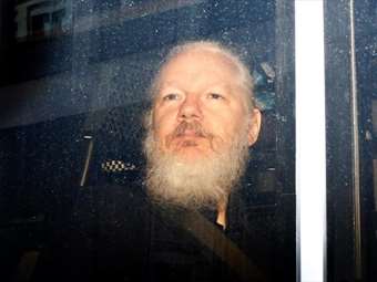 Τελευταία ελπίδα για τον Τζούλιαν Ασάνζ