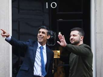 Η Βρετανία δεσμεύεται να επενδύσει σχεδόν 250 εκατ. στερλίνες για το ουκρανικό πυροβολικό