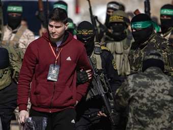 Η Χαμάς παρέδωσε άλλους τρεις ομήρους στο Ισραήλ