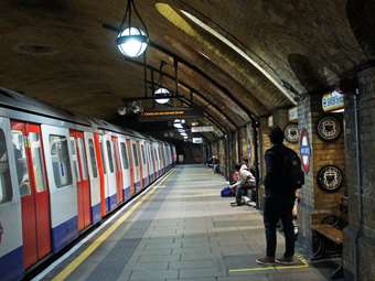 Κλείνει για 4 μέρες ο υπόγειος σιδηρόδρομος του Λονδίνου - Σε κυλιόμενες απεργίες οι εργαζόμενοι