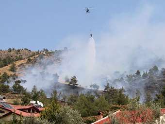 Κύπρος: Ανεξέλεγκτη πυρκαγιά στα βόρεια της Λεμεσού - Αναφορές για έναν νεκρό, εγκλωβισμένα 36 άτομα σε λεωφορείο