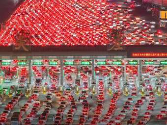 Απίστευτες εικόνες από το μποτιλιάρισμα-ρεκόρ της Κίνας