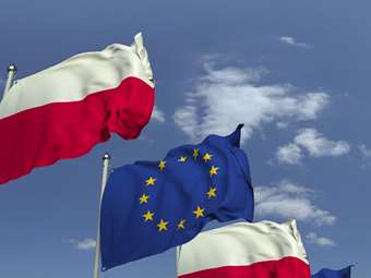 Η Κομισιόν ανοίγει το δρόμο για τη χρηματοδότηση της Πολωνίας