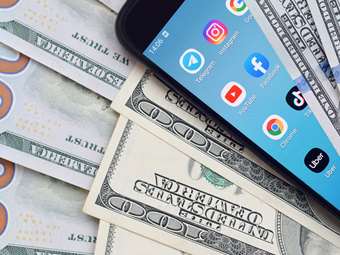 Πώς τα δισεκατομμύρια μπορούν να φέρουν εξουσία μέσω social media