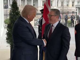 Συναντώνται στη Σκωτία Τραμπ - Στάρμερ: Επί τάπητος εμπόριο και Γάζα