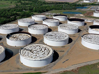 ΗΠΑ: Μειώθηκαν περισσότερο από το αναμενόμενο τα αποθέματα αργού