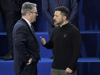 Επικοινωνία Στάρμερ-Ζελένσκι: Ακλόνητη υποστήριξη της Βρετανίας προς την Ουκρανία