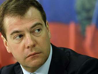 Μεντβέντεφ: Η Ρωσία θα απαντήσει με πυρηνικά εάν η Δύση μεταφέρει τέτοια όπλα στην Ουκρανία