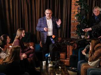 Ναντέζντιν: Ο Ρώσος επικριτής του πολέμου αποτελεί μια αναπάντεχη πρόκληση για τον Πούτιν εν όψει εκλογών