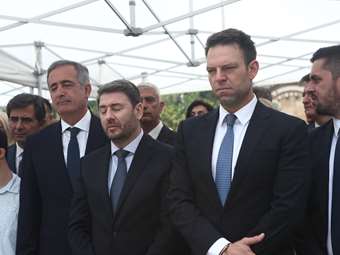 Σε σημείο "βρασμού"  ΣΥΡΙΖΑ και ΠΑΣΟΚ για την επόμενη ημέρα- Στη "μέση" η Νέα Αριστερά