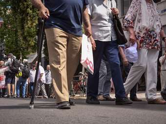 Σχέδιο για διπλή τιμαριθμοποίηση στην Εισφορά Αλληλεγγύης των συνταξιούχων – Τι προκαλεί στις συντάξεις