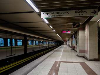 Νεκρός ανασύρθηκε άνδρας από τις γραμμές του μετρό στο Σύνταγμα