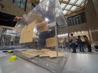 Δημοτικές και περιφερειακές εκλογές στην Ισπανία: Πολύ βαριά ήττα για τον Σάντσεθ