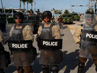 Η κυβέρνηση Τραμπ ανέφερε ότι άνδρας άνοιξε πυρ κατά της αστυνομίας μετανάστευσης στο Σικάγο