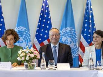 Δωρεά του συζύγου της Κάμαλα Χάρις στην UNESCO για τη μάχη κατά του αντισημιτισμού